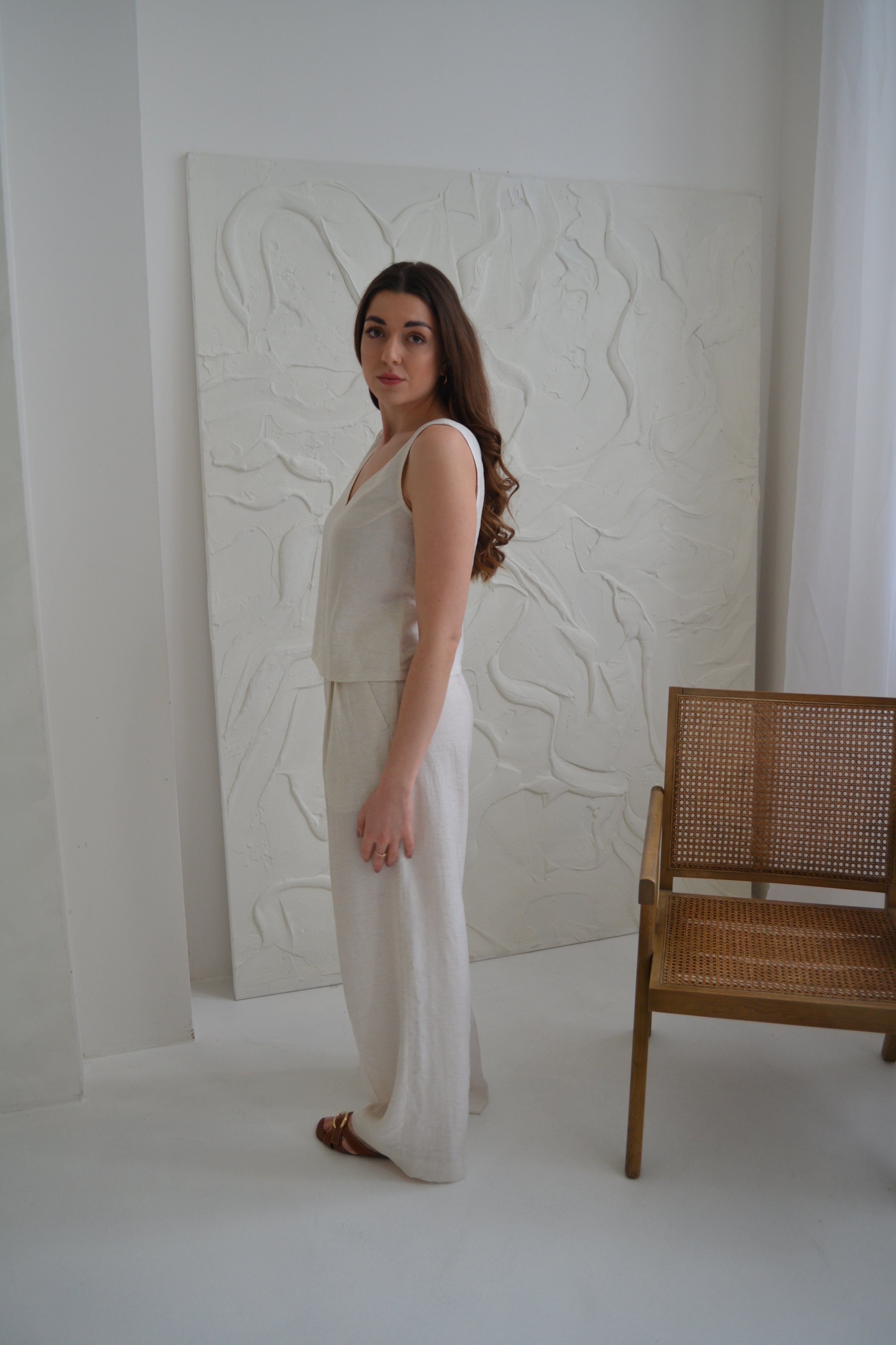 Lněný top s výstřihem do V SKAIA