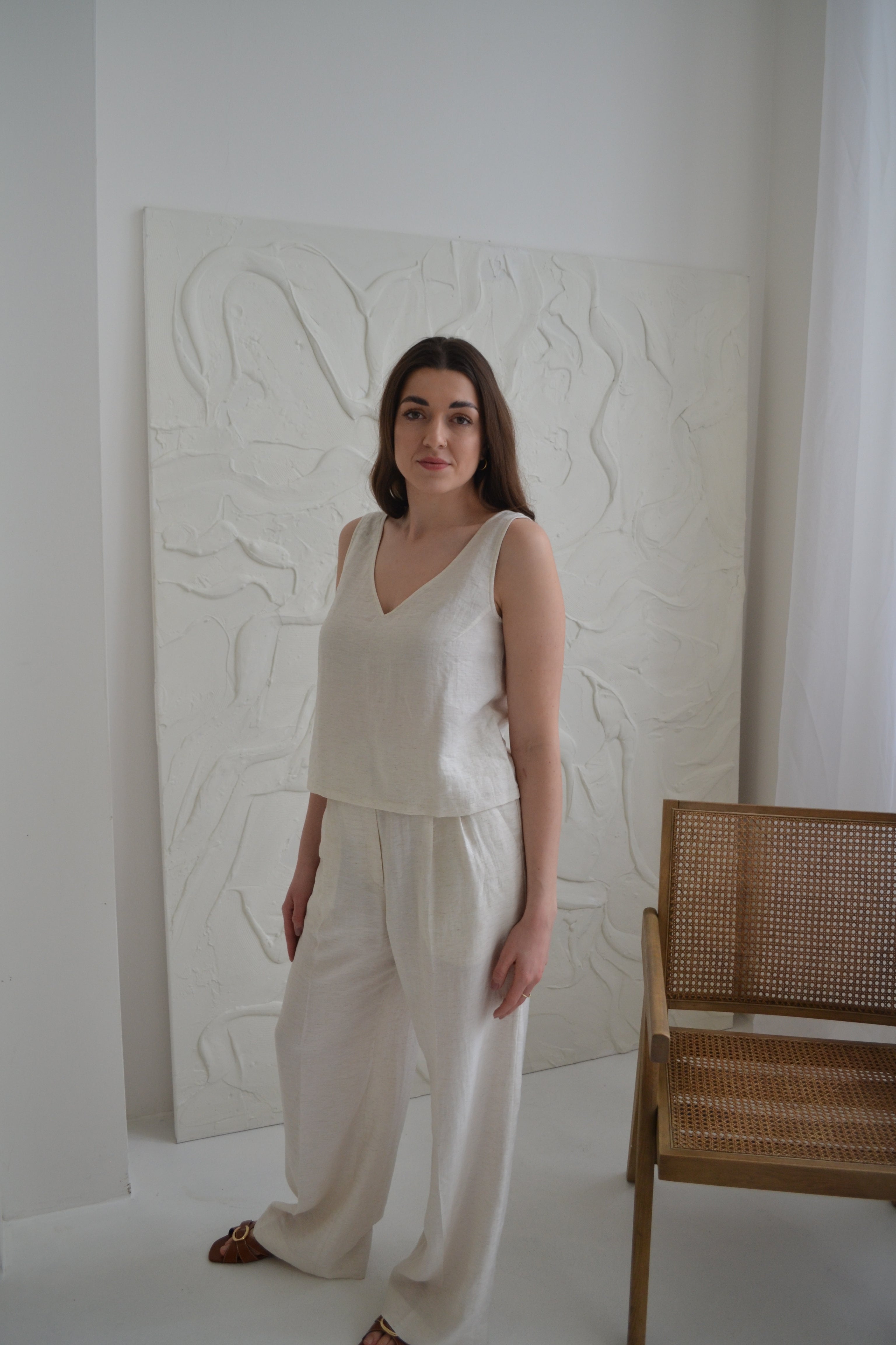 Lněný top s výstřihem do V SKAIA