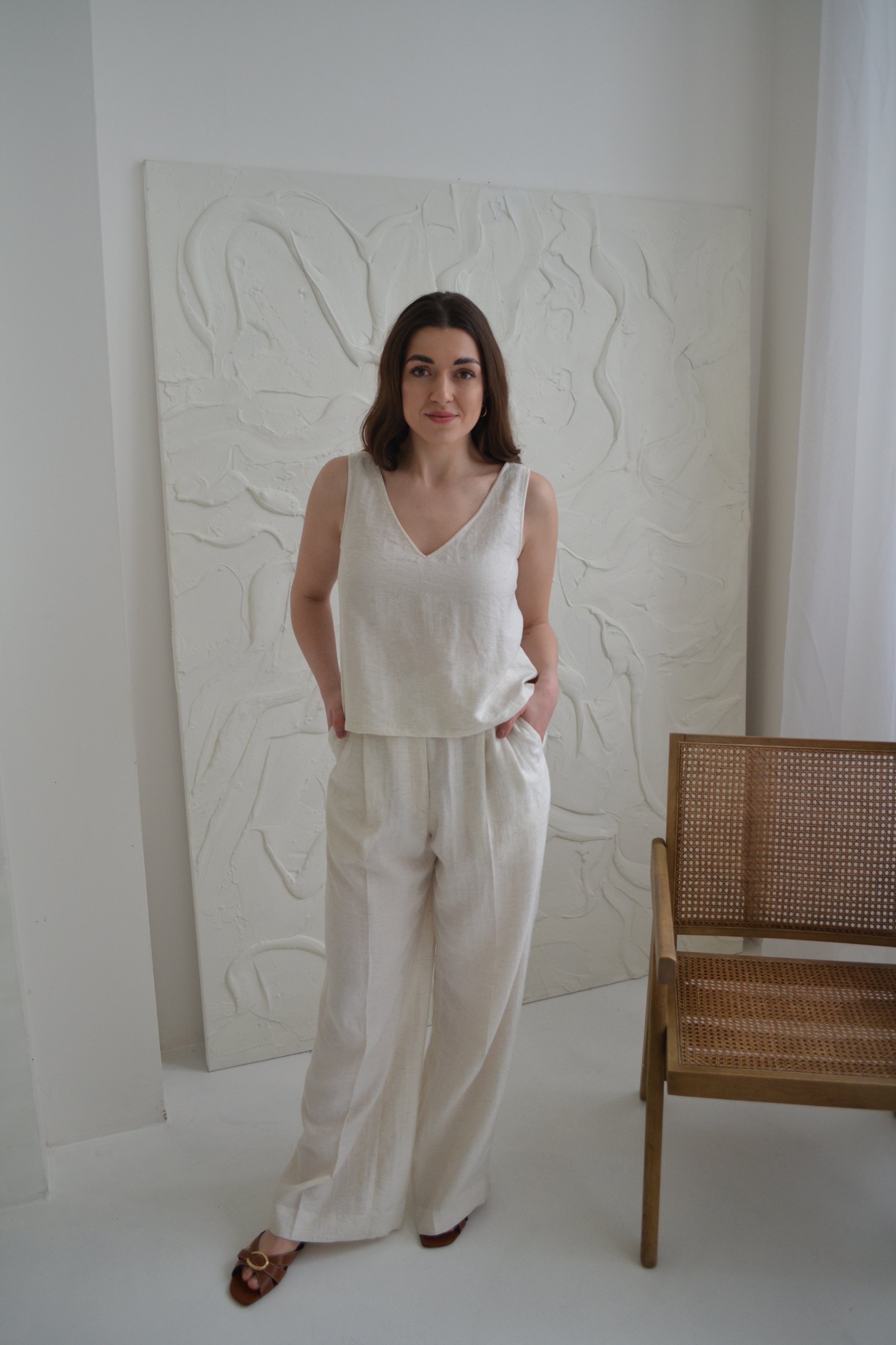 Lněný top s výstřihem do V SKAIA