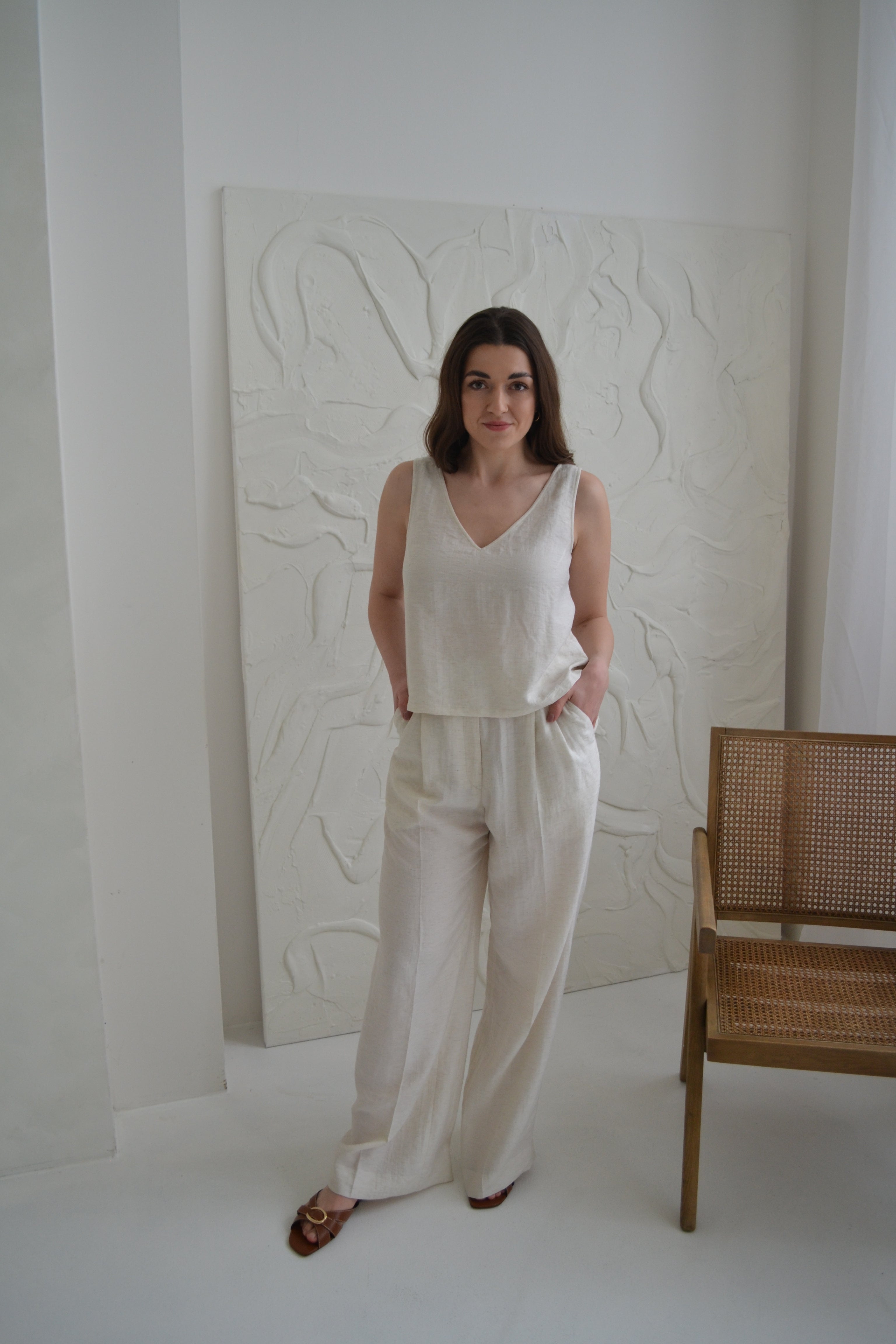 Lněný top s výstřihem do V SKAIA